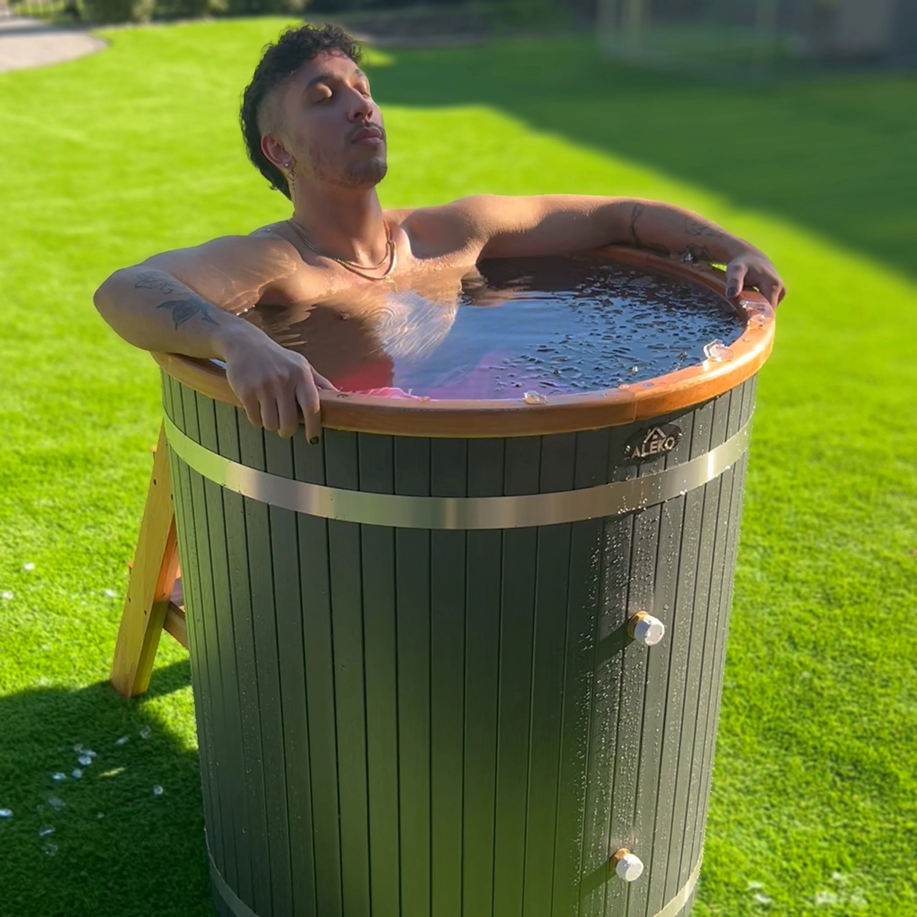 Cold Therapy 1 Person Ice Bath 118 Gallon Cold Plunge 37.5" X 33.25"